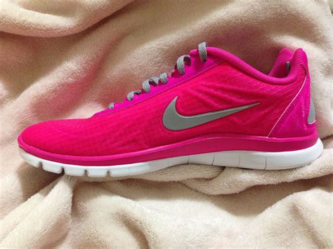 nike free weiß pink|famous pink nike shoes.